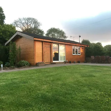 Summer House, Glassonby Chalé *